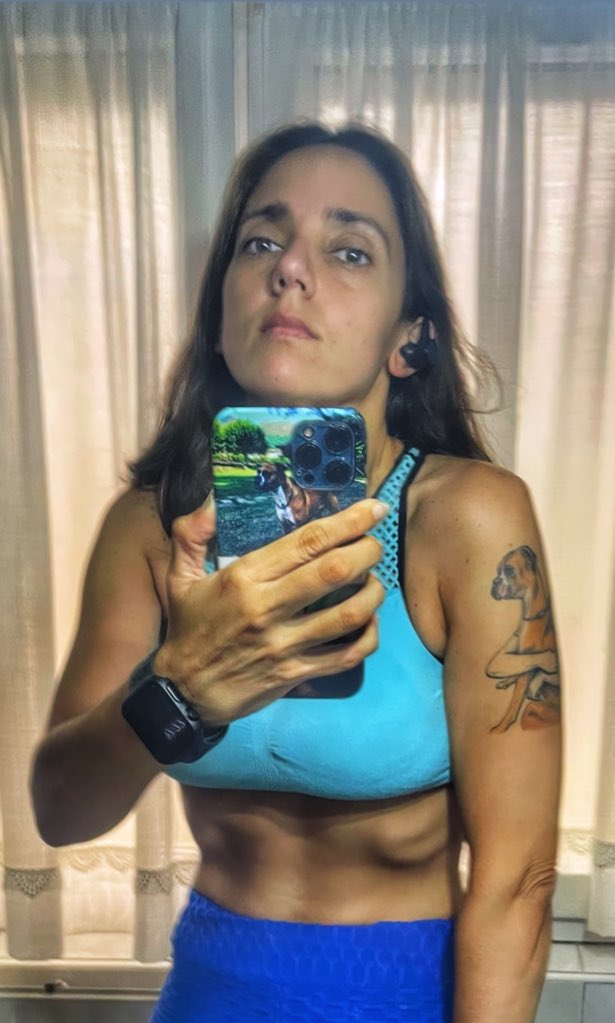 katiamartin86's tweet photo. Y llega para mi la peor parte del día, la hora de NO DORMIR. Dolores e insomnio. Hoy no aguanto el dolor del tobillo. #bonanit #buenesnueches #24grados https://t.co/BTsAQI7chd