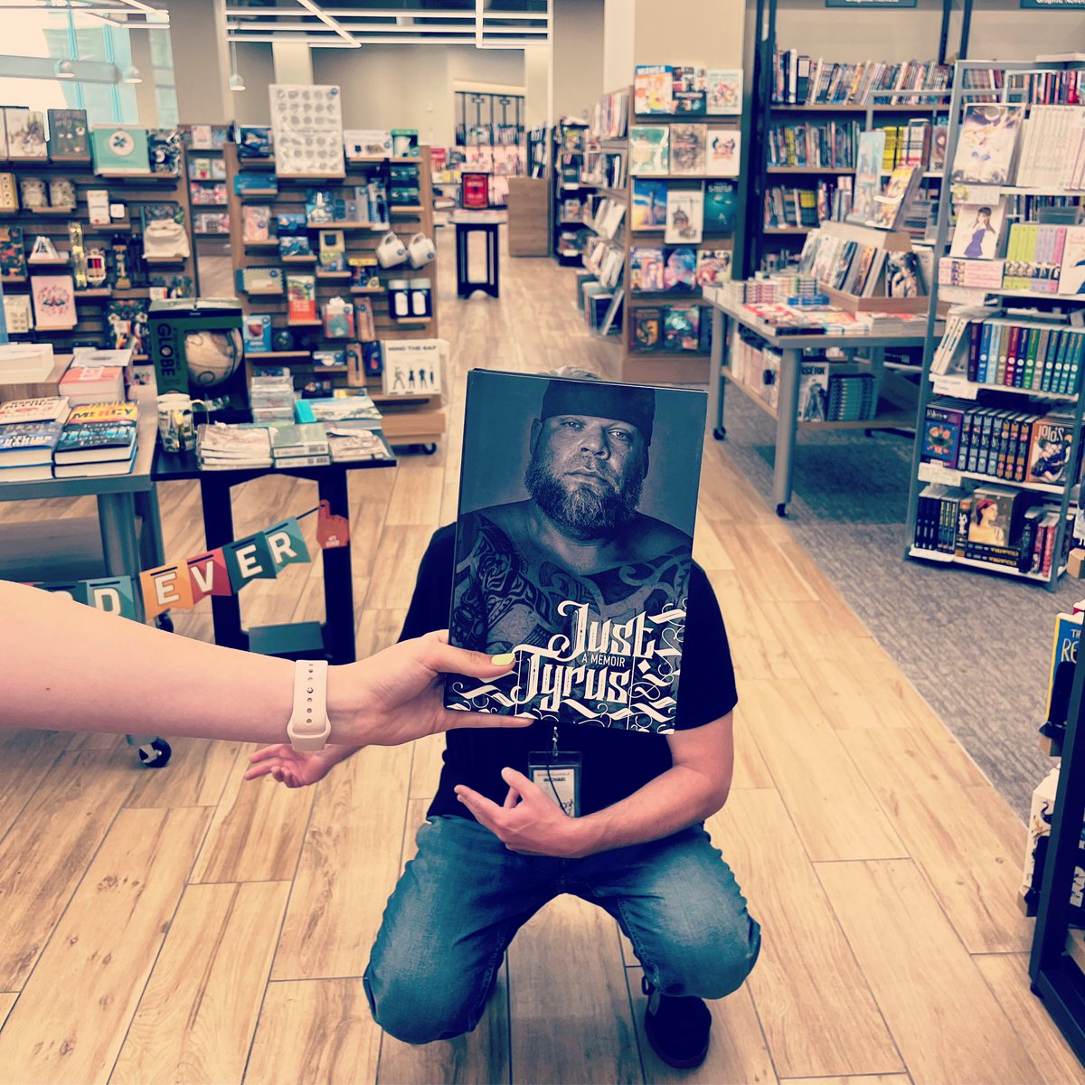 This #bookface is your reminder that Father’s Day is this Sunday! We have all the gifts sure to show Dad he’s #1 !
#bn #bnbuzz #bookfacefriday #FathersDay