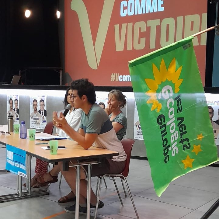 MtthVieira's tweet photo. Hier soir, meeting à la salle des fêtes de #Décines pour envoyer @Prandt_Victor représenter notre #Circo6913 à l’Assemblée.

Ce soir, derniers tractages et boîtages avant cette fin de campagne.

Dimanche, votre bulletin peut tout changer. Transformons nos vies, votons #NUPES. https://t.co/0HMAGdmli5