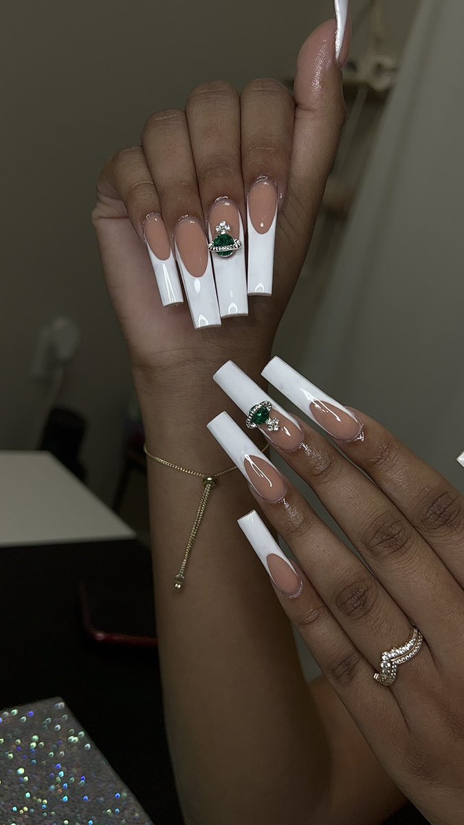 croseeee_'s tweet photo. who doesnโt love a crisp frenchie set ๐ซถ๐ผ๐ค #ncnails #ncnailtech #raleighnailtech https://t.co/p3q6UalYUr