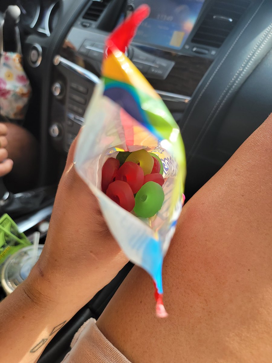 KaylynReiners's tweet photo. @LifeSavers 
I thought there was supposed to be 5 flavors? Is this an early Christmas edition 🤔 only red and green? https://t.co/Q7VGJAzZA4