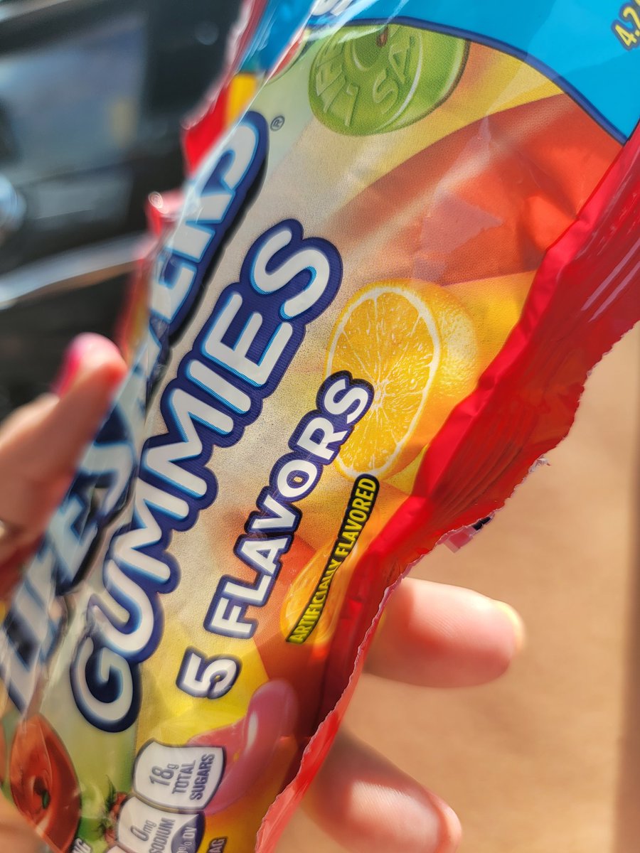 KaylynReiners's tweet photo. @LifeSavers 
I thought there was supposed to be 5 flavors? Is this an early Christmas edition 🤔 only red and green? https://t.co/Q7VGJAzZA4