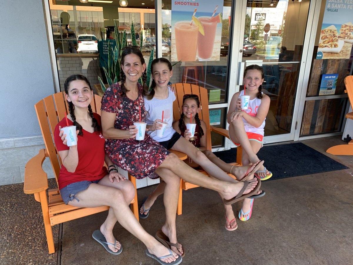 insidescott's tweet image. ⁩ Flip flops on!  Thanks, ⁦⁦@tropicalsmoothi⁩ #birthdaytoo!