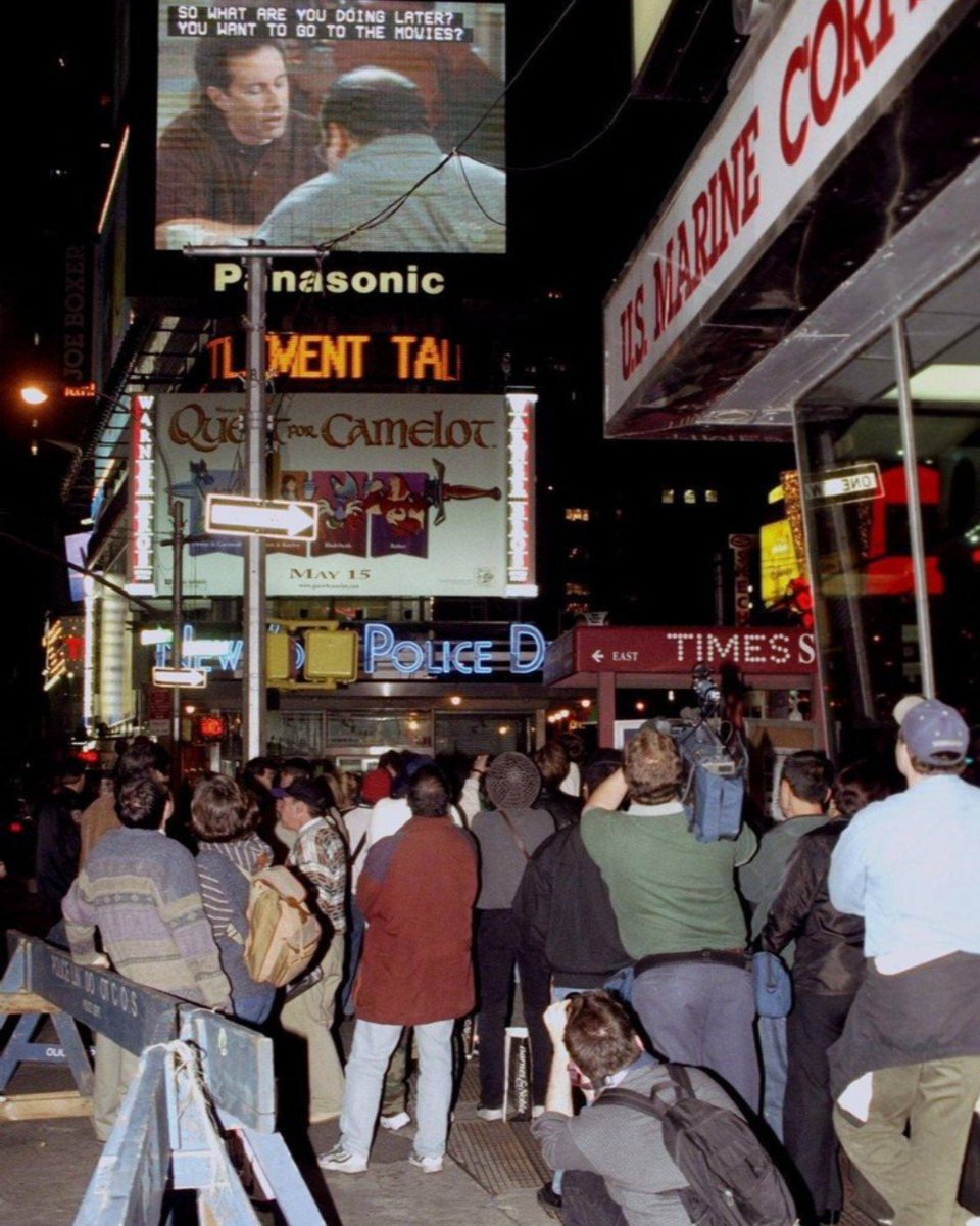 historydefined's tweet photo. New Yorkers stop to watch the "Seinfeld" finale in Times Square, 1998. Photo by Ken Murray. https://t.co/WwmQZFhaNX