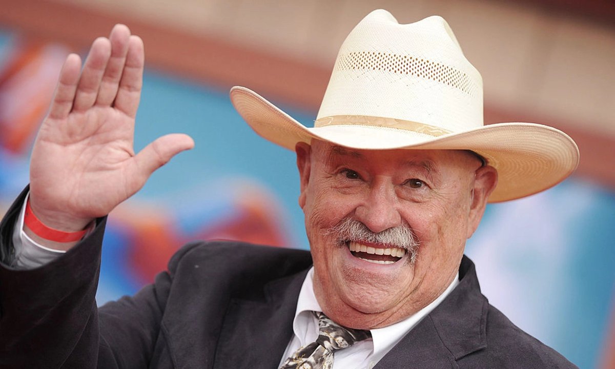 KliffShow's tweet photo. Saturday 5pm The Kliff Davis Show is proud to present an interview with Barry Corbin!! It’s going to be an awesome show, so be sure to tune in by clicking the link in our bio!

#TheKliffDavisShow #IHeartRadio #CoxMedia #KCBQ #WIND #KNUS #KNTH #KSKY #KKNT #KTOK #KRMG #LIVERADIO https://t.co/alRqYbAhzN
