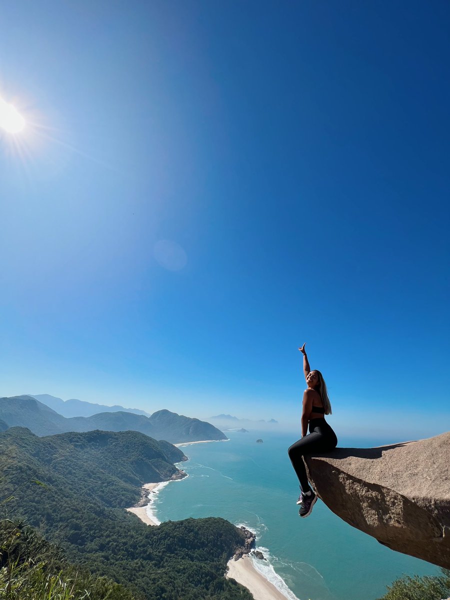 soyyleticia's tweet photo. O Rio de Janeiro é brincadeira, tá? Um pouco off e a razão é essa aí… curtindo a folga! https://t.co/ZbXTTde9a7