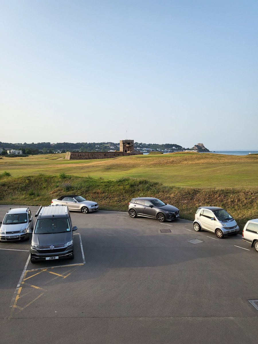 allanblack81's tweet photo. Great day today at RJGC Gents invitational. Could have done with it being a bit cooler 😎 @RoyalJersey https://t.co/fjhHx27jD5