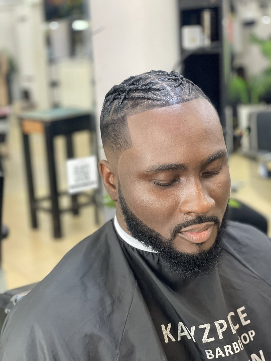 PereEgbi's tweet photo. New hairstyle alert. I love keeping it fresh. https://t.co/4Tp3lK2pWW