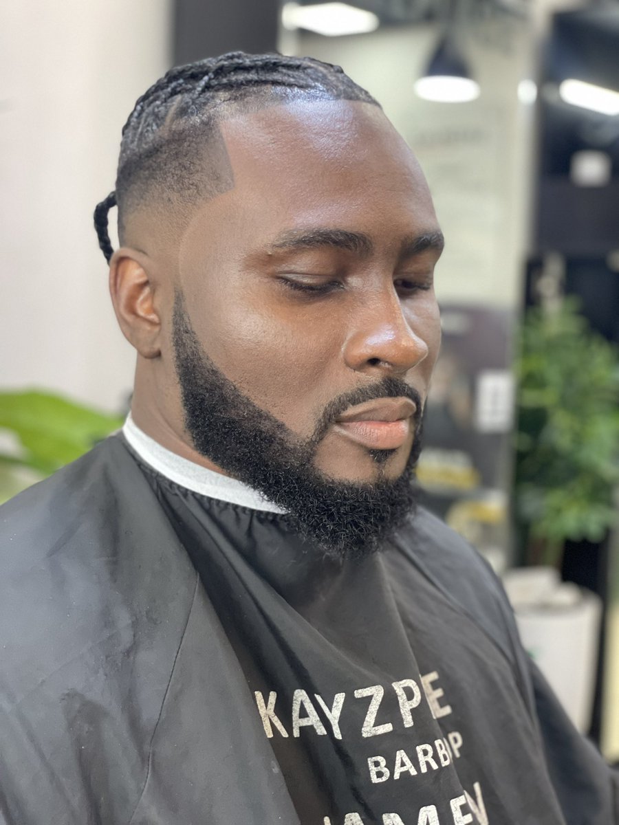 PereEgbi's tweet photo. New hairstyle alert. I love keeping it fresh. https://t.co/4Tp3lK2pWW