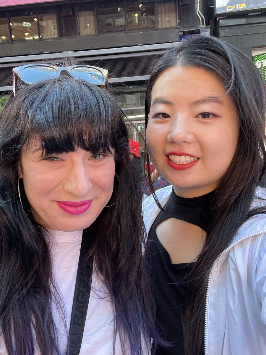 hj_hype_girl's tweet photo. Shout out to all the awesome BB’s I met through DKB!! @DKB_BRAVE 때문에 많은 새로운 친구를 사귀었어요! 너무 행복해요!!❤️❤️ #DKB #다크비 #DKBinUSA #DKBinNY https://t.co/tVIhtZkm9Y