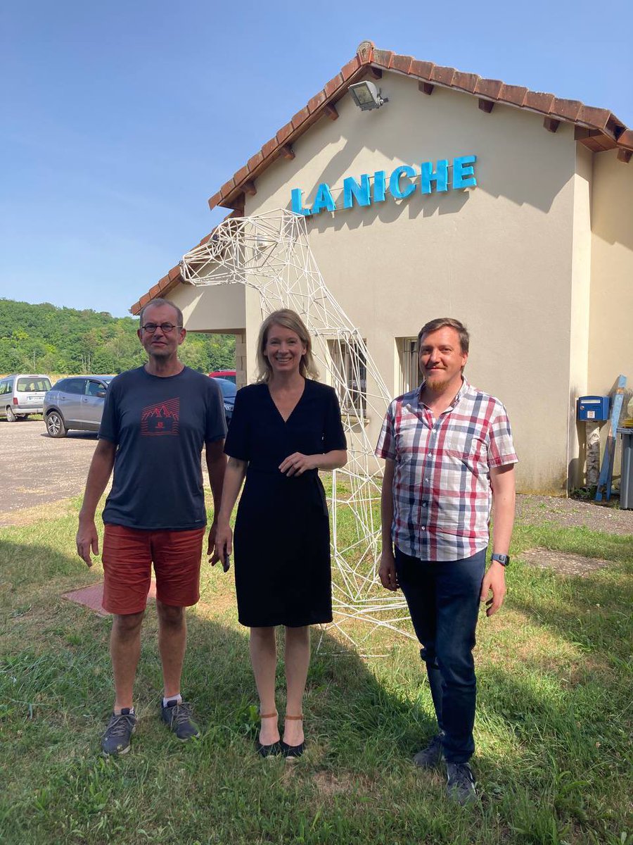 b_abba's tweet photo. À la @LaNiche_52, pot de fin de campagne 🎵 https://t.co/rpfDC92igs