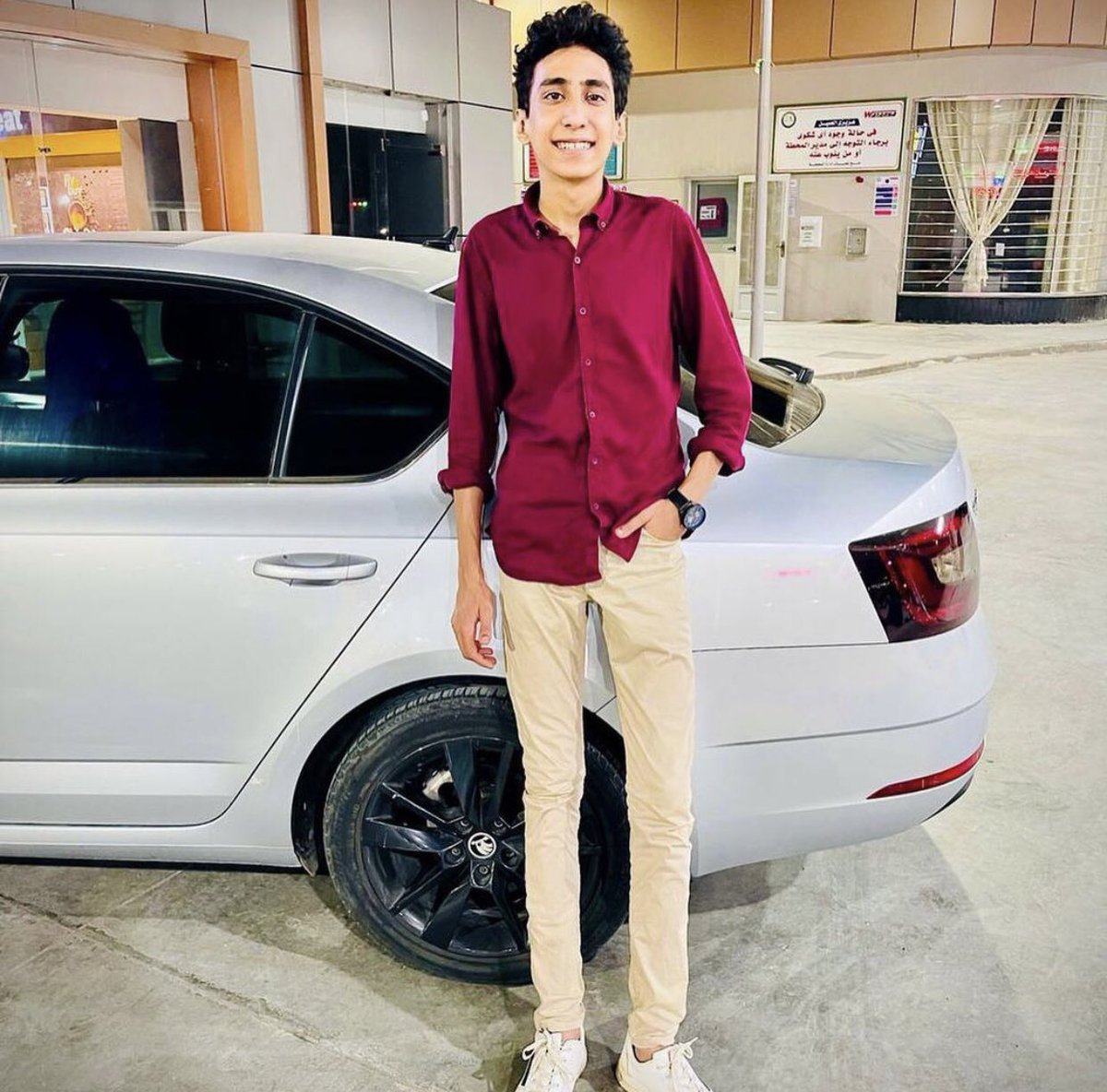 اللهمّ أعذه من عذاب القبر، وجفاف ِالأرض عن جنبيها، اللهمّ املأ قبره بالرّضا، والنّور، والفسحة، والسّرور، اللهمّ إنّه في ذمّتك وحبل جوارك، فقِهِ فتنة القبر، وعذاب النّار، وأنت أهل الوفاء والحقّ، فاغفر له وارحمه، إنّك أنت الغفور الرّحيم
اللهمّ اعف عنه، فإنّك القائل ويعفو عن كثير