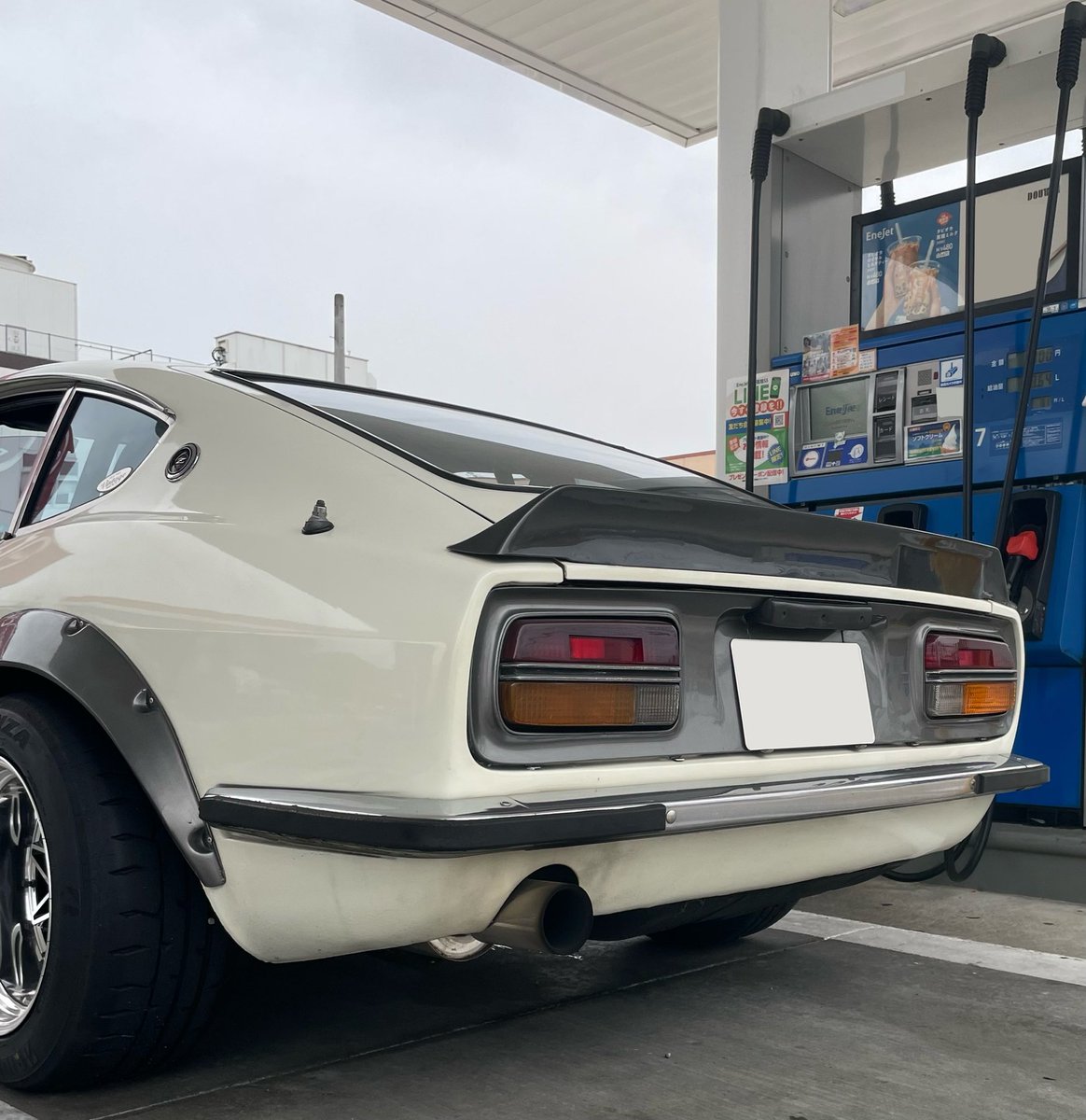 16__yusuke's tweet photo. 梅雨。雨降ってなかったらとりあえず乗る。近場だけ。　#梅雨
#日産 #nissan #ニッサン #s30z #46年式 #前期 #fairladyz #フェアレディz #datsunz #l28改 #solex #ソレックス https://t.co/w6DMnrU2Mn