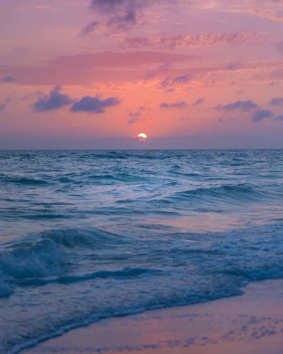 The sun sets on another Fabulous Friday. Hopefully you all have had a wonderful week!