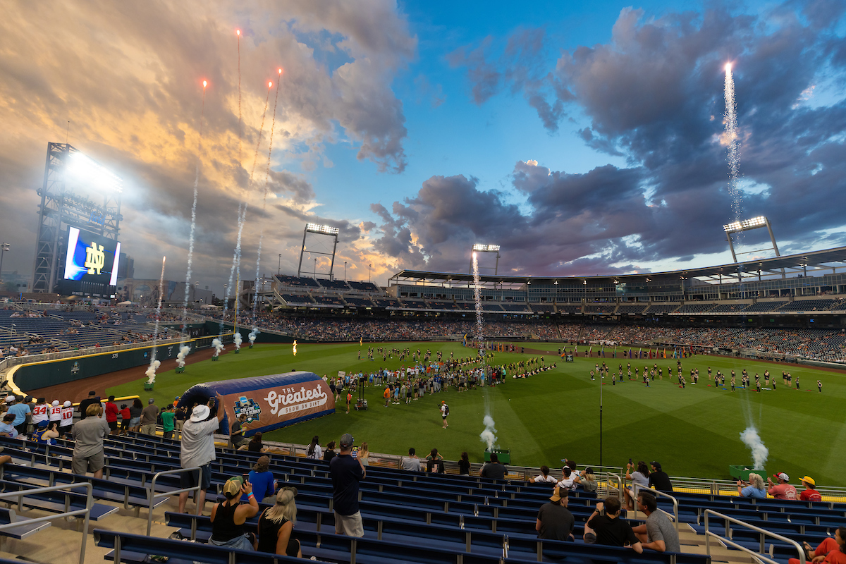 UNOmaha's tweet image. Now it feels like summer! ☀️⚾️🕶

Who made it to last nights opening ceremonies for CWS? 👇

If you make your way to CWS this year be sure to stop at the @uno_bookstore and get your Mav gear to rep UNO! 🤘