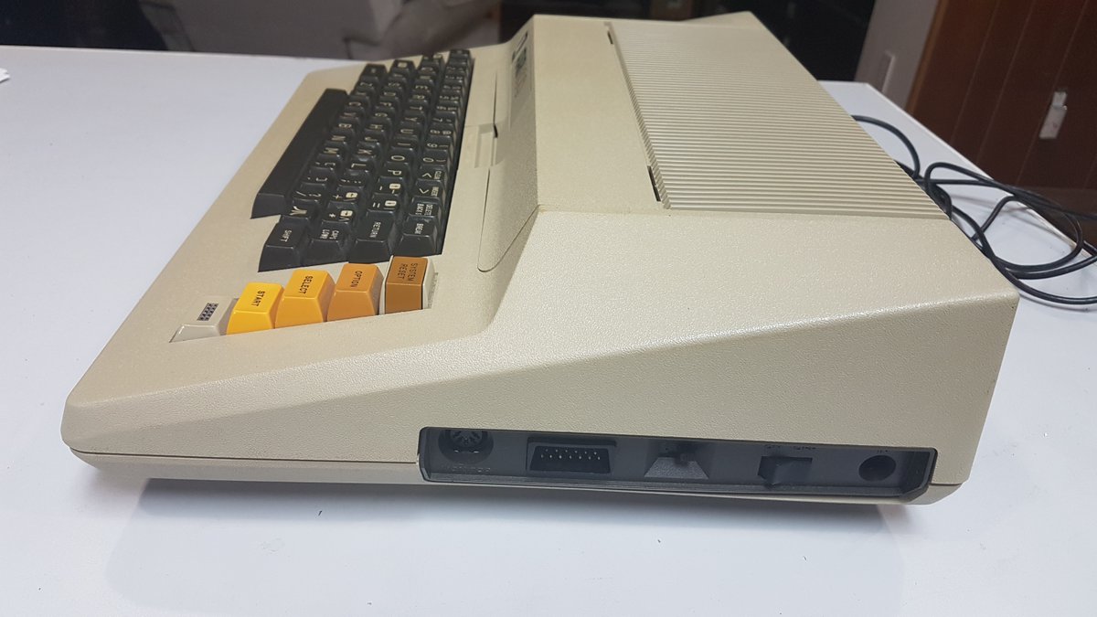 AndrewsTechBrk's tweet image. I wasn’t planning on adding an Atari 800 to the 8bit family but this week’s pickup is an Atari 800. This one came along and I had to grab it. It’s in very good shape.
#retrocomputing #atari #ataricomputer #atari800