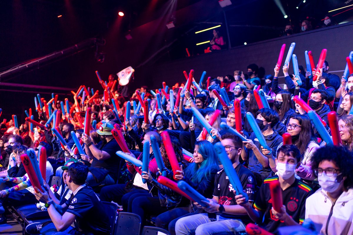 CBLOL's tweet image. Saudade? 😍 Amanhã tem mais #CBLOL! Já deixa a sua torcida. 👇

⏱ 13h - #GOLOUD 🆚 #GOKABUM

↪ A seguir:

#GOINTZ 🆚 #DIADEFURIA
#GOLIBERTY 🆚 #GOLOS
#GORED 🆚 #GOMINERS
#GOPAIN 🆚 #GORENSGA