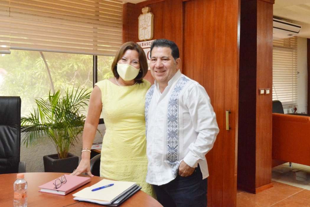 SETabasco's tweet photo. Durante una fructífera reunión encaminada a tratar temas de relevancia para el sector educativo en el Estado, la titular de @SETabasco, Egla Cornelio intercambió puntos de vista con el Pte. de la Junta de Coordinación Política del H. Congreso del Estado, @JaimeLastra_.⬇️ https://t.co/mMZ8iq68ya