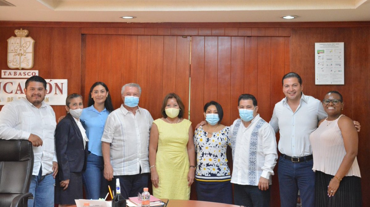 SETabasco's tweet photo. ➡️Así como con el Pte. de la Mesa Directiva del H. Congreso del Estado, @EmilioCMDE, los diputados locales José de Jesús Hernández, Karla Alejandra Garrido, Rosana Arcia, Jorge Orlando Bracamonte, Daysi Cervantes, y la subsecretaria de Planeación y Evaluación, Clara Luz Lamoyi. https://t.co/e2D8M6sQHA