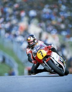ClassicMotogp's tweet photo. Classic #MotoGP #ClassicMotoGP time...Brands Hatch 1982 - Sheene https://t.co/3uGbCviG86