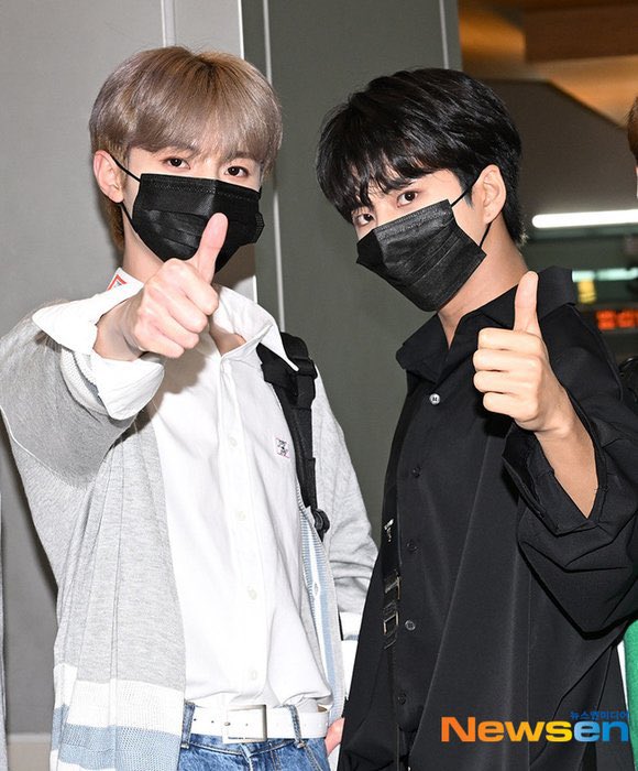 BLANK2Y_PR's tweet photo. ➕ [FOTOS] 

Fotos de BLANK2Y en el aeropuerto, rumbo a la isla. 

#BLANK2Y  #블랭키 @BLANK2Y_twt https://t.co/GbHk0H5NDr