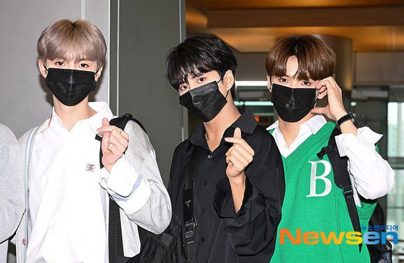 BLANK2Y_PR's tweet photo. ➕ [FOTOS] 

Fotos de BLANK2Y en el aeropuerto, rumbo a la isla. 

#BLANK2Y  #블랭키 @BLANK2Y_twt https://t.co/GbHk0H5NDr