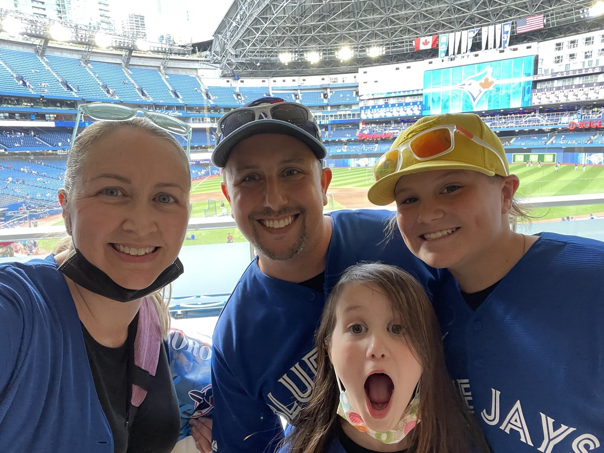 Jennjkogon's tweet photo. #bluejays https://t.co/YEiHenvYxy