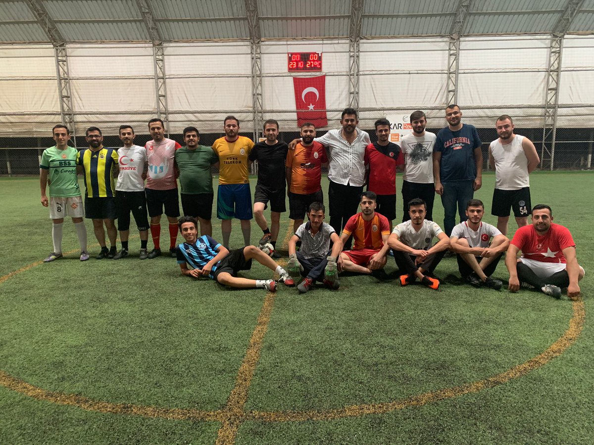 📍 Halı Saha

Yönetim Kurulu arkadaşlarımızla halı saha maçında bir araya geldik.🥅⚽️

Dostluğun galip geldiği maçın en iyisi kardeşlikti 🤗