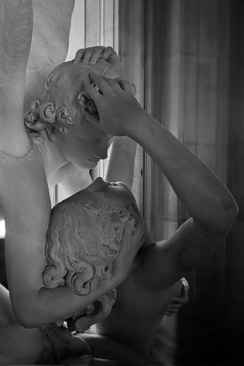 Au Louvre j'aime tweet media