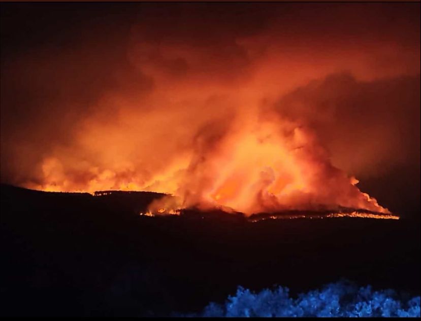OscarBForestal's tweet photo. #IFSierraDeLaCulebra ahora mismo, me dices que es un volcán y me lo creo. Mucho cuidado a todos los medios. 

📸00:20. https://t.co/BQu3f0qXCI