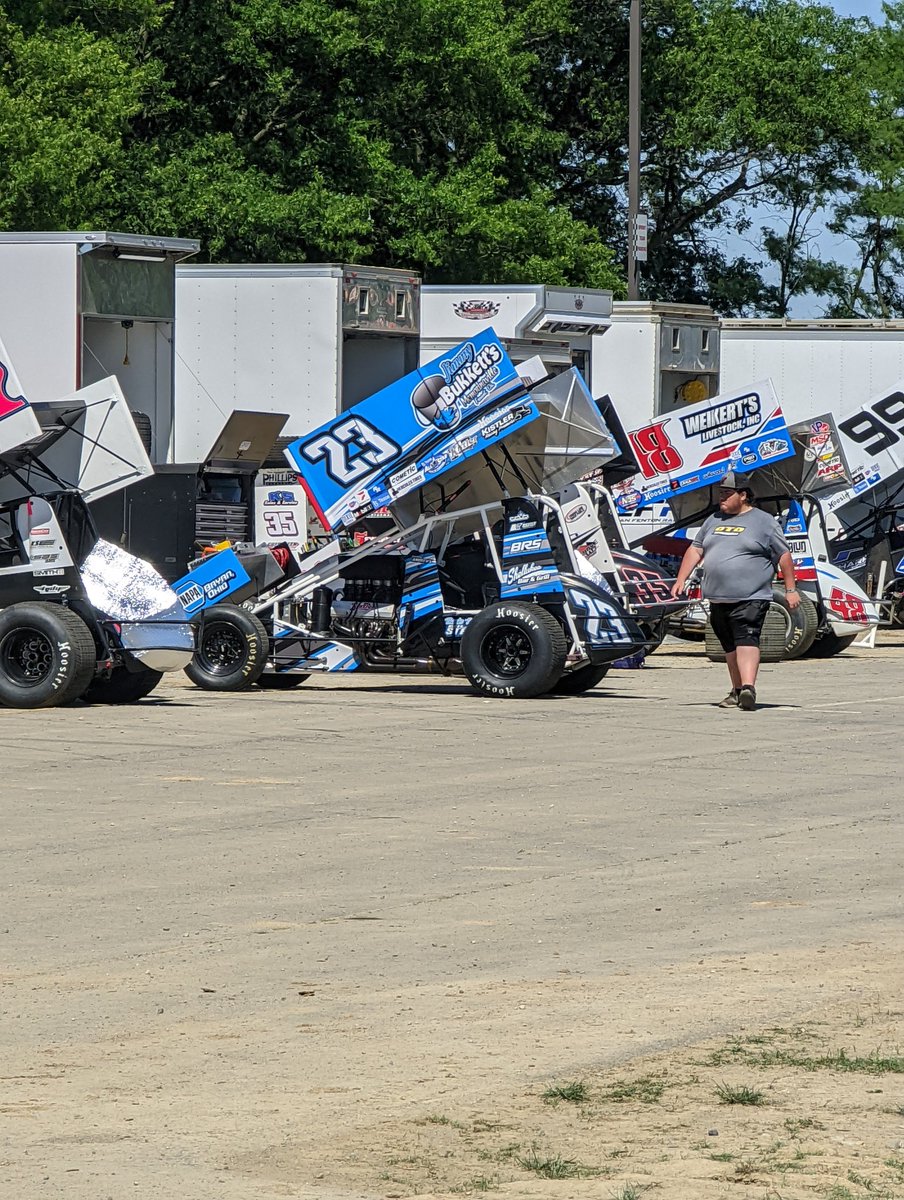 JKiserRacing23's tweet photo. It's race day for the #BH41 @VantageAthletic #NAPAofBryan #JimmyBukketts #BurdueInsurance #Shellukes #AmericanDrainSolutions #SpankysPizza #AutomaticFireProtection #FremontFence @kistlerracing @BRStuned #23 @Limaland for Night #8 of #OhioSprintSpeedWeek #7 for us. https://t.co/Q0rXj82G0l