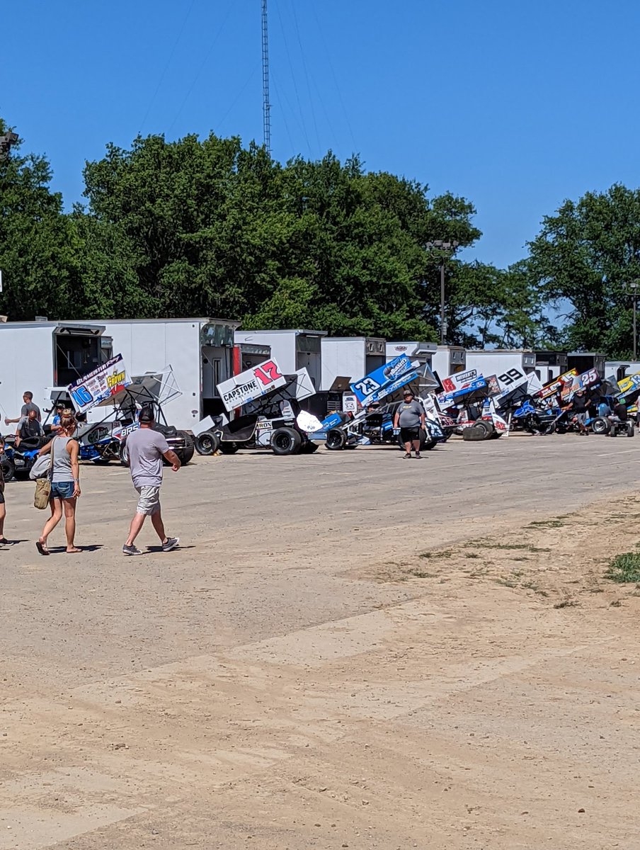 JKiserRacing23's tweet photo. It's race day for the #BH41 @VantageAthletic #NAPAofBryan #JimmyBukketts #BurdueInsurance #Shellukes #AmericanDrainSolutions #SpankysPizza #AutomaticFireProtection #FremontFence @kistlerracing @BRStuned #23 @Limaland for Night #8 of #OhioSprintSpeedWeek #7 for us. https://t.co/Q0rXj82G0l