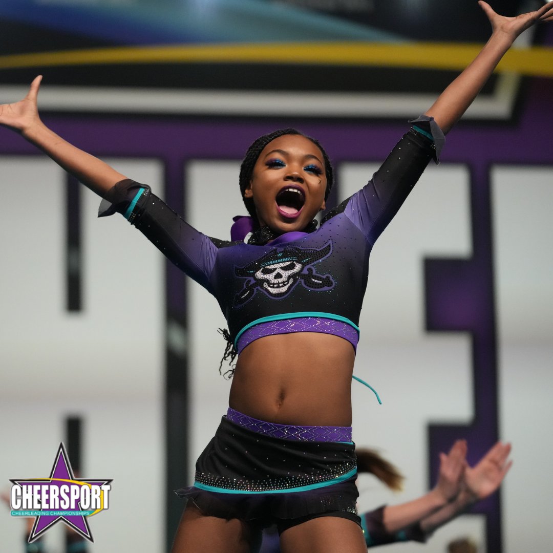 CHEERSPORTCorp's tweet photo. Hands up because it's FINALLY the weekend! 🙌 https://t.co/Nsit2ciVcv