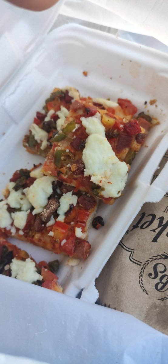 Alın size ekonomik krizin kanıtı bereket pizzaları üstüne kaşar yerine sıradan peynir kullanıyor :)