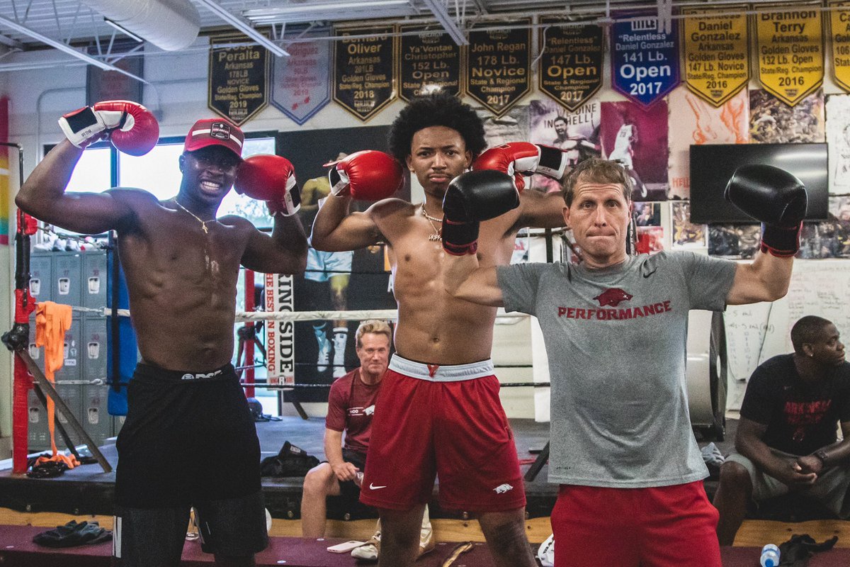 EricPMusselman's tweet photo. Friday team building activity ✅

Had to show @RazorbackMBB who was actually in shape 😎😂 https://t.co/1hT0JTbAzS