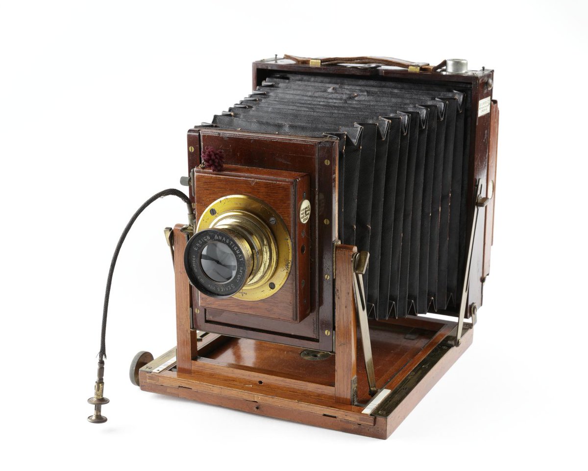 wikivictorian's tweet photo. Thornton-Pickard Amber camera, 1897. Science Museum. https://t.co/08gh4oeZ05