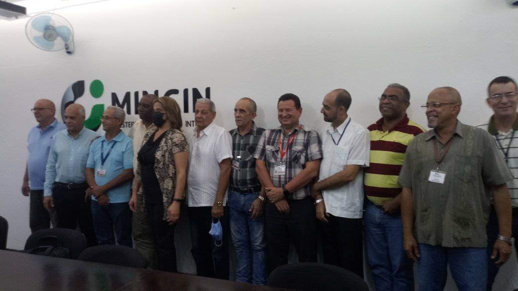 Hoy, no quisimos pasar por alto el venidero Día de los Padres. Felicitaciones a todos los del organismo y que este domingo tengan un lindo día🎉