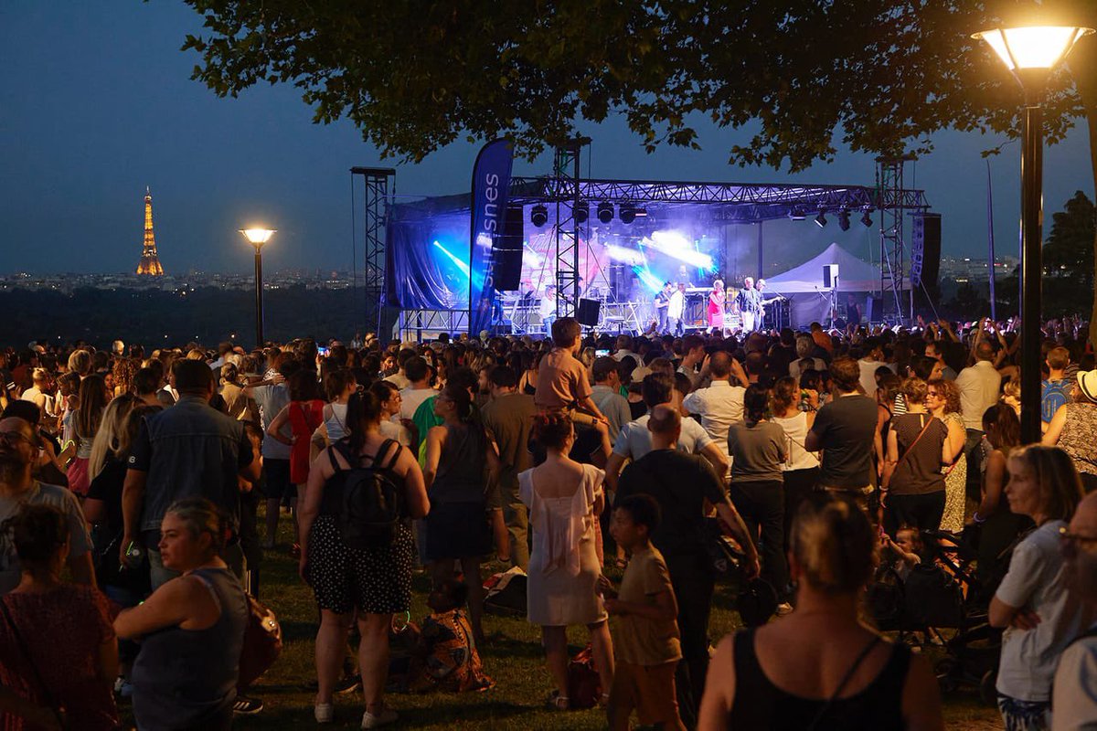 villedesuresnes's tweet photo. #Totalement80 à #Suresnes ! Un concert exceptionnel avec les artistes incontournables des années 80. Une soirée pleine de bonne humeur ! @BOUDYGuillaume @IsabelledeCrecy @fabricebulteau @MurielPRichard @CoupryP https://t.co/tFUIXL5PDf