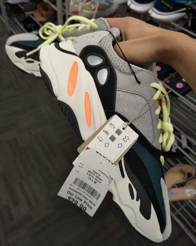 Sneaker News tweet media