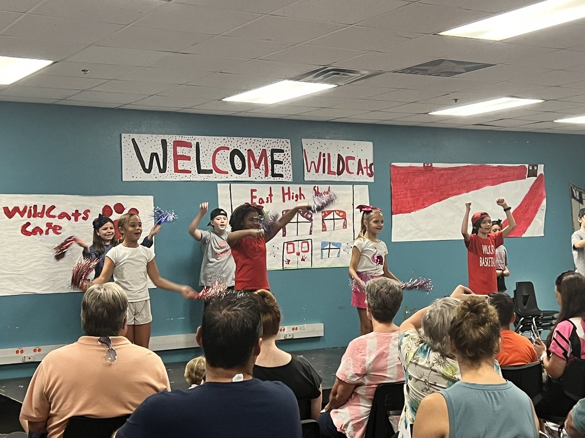 SummerEnGCISD's tweet image. Our 2nd week of Summer Enrichment wrapped up today! Our students have been great and loving all the classes! 🎨🧁🎵🎤💃🔨