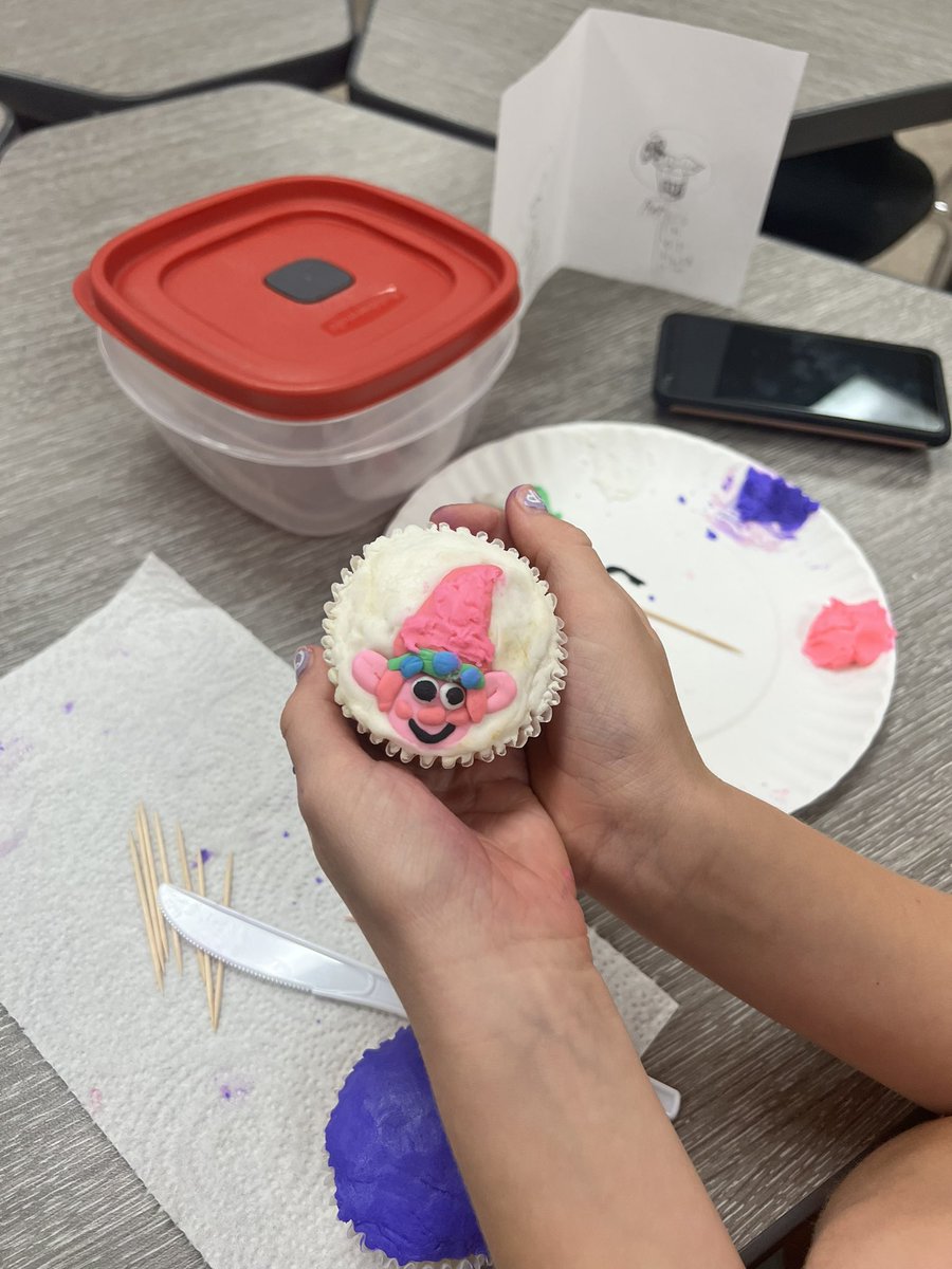 SummerEnGCISD's tweet image. Our 2nd week of Summer Enrichment wrapped up today! Our students have been great and loving all the classes! 🎨🧁🎵🎤💃🔨