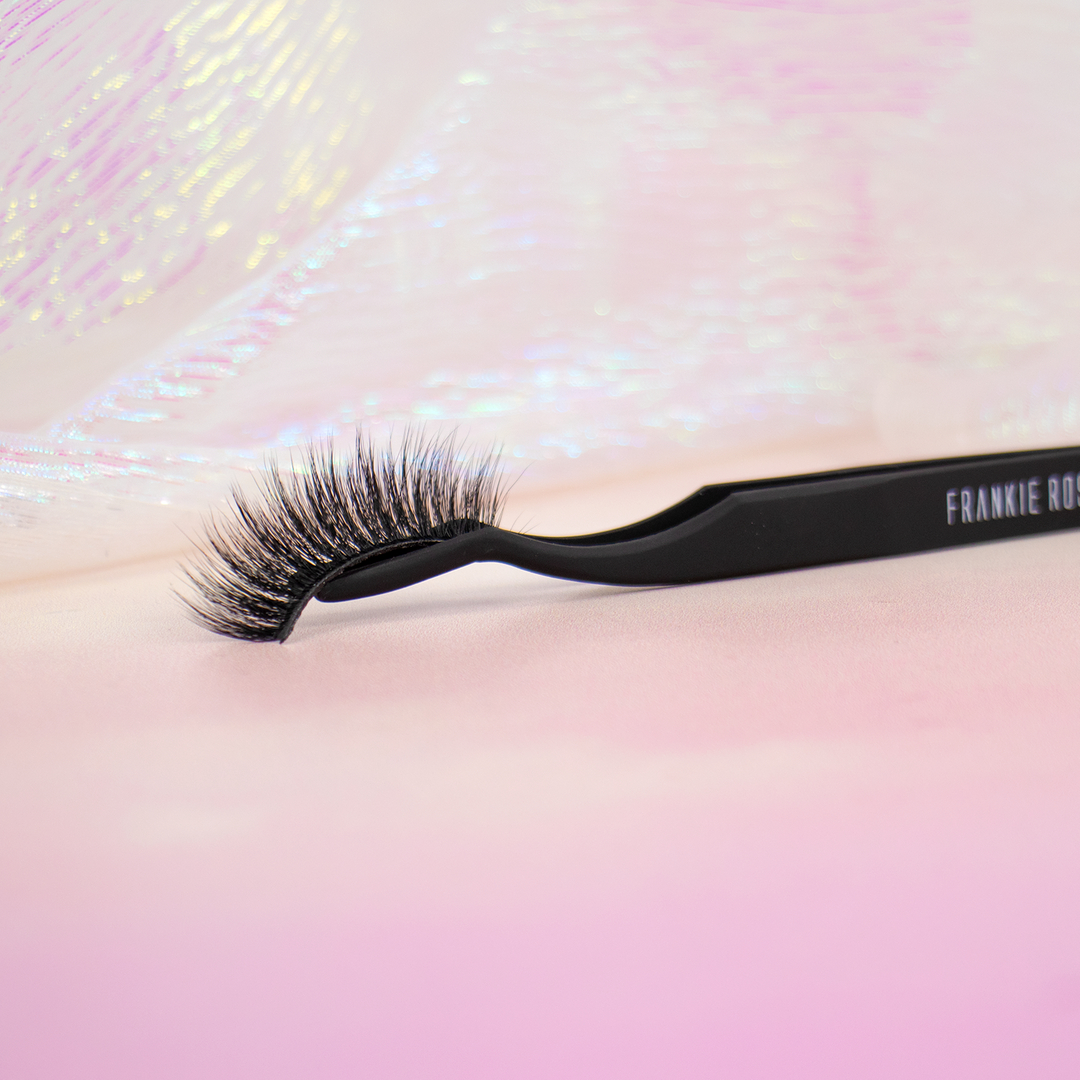 FrankieRoseCo's tweet photo. Our lash applicator is our absolute favourite tool for applying false eyelashes in just seconds 💖
#frankierosecosmetics #frankierose #frankiebabe #matteperfectionfoundation #makeup #mua #beautybloggers #grwm #beauty https://t.co/D4K2Z4dBJm