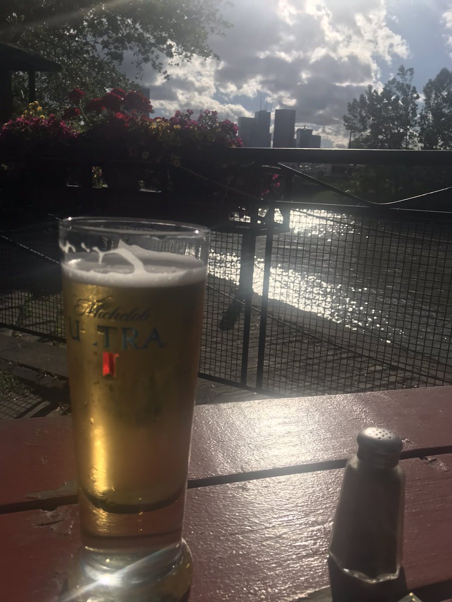 SteevieM's tweet photo. Perfect breezy Friday night #keatingchannel #TO https://t.co/T15tOdCcO8