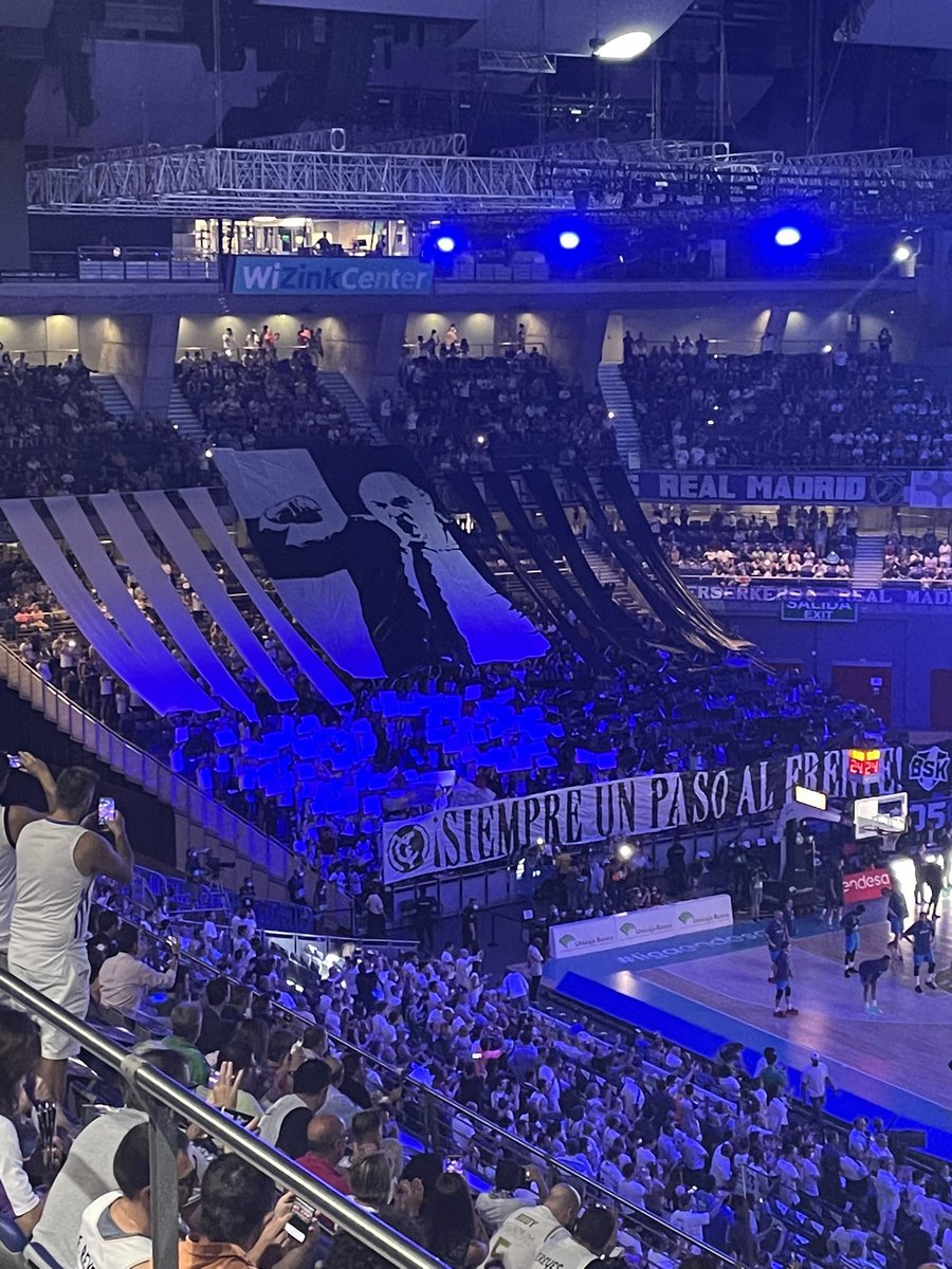 Simplemente, gracias.

Con vosotros todo es mas fácil.

<a href="/RMBaloncesto/">Real Madrid Basket</a>  <a href="/realmadrid/">Real Madrid C.F.</a>