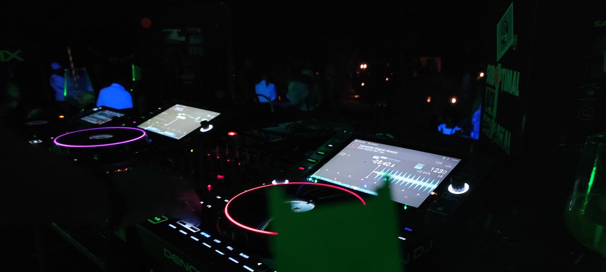 LZRCoins's tweet photo. DJ Titanman is in da house🎧
Titanman is rocking the #Tday party💃
Happy Re-Birthday $Titan 🎉
#TitanDAO #Titan #titanisourdoge #PolygonMatic #DAO #DeFi https://t.co/JtdzksaUwR