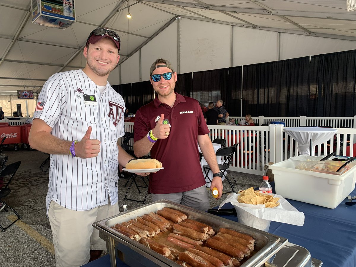 DanielCKinsella's tweet photo. Wowza, what a day at the ballpark! It was an pleasure to reconnect with friends at Deloitte’s College World Series tent event. Here’s to an incredible CWS and making memories this summer!

#Deloitte #bettertogether #collegeworldseries #baseball #greatestshowondirt #DeloitteOmaha https://t.co/xR7LgEZ4ey