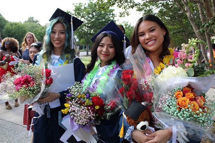 cpschoolsva's tweet photo. Braves are who they are, and RISE is what they do! 

Congratulations to the @IRHBraves Class of 2022! 🎓 https://t.co/YkKuz3ShUG