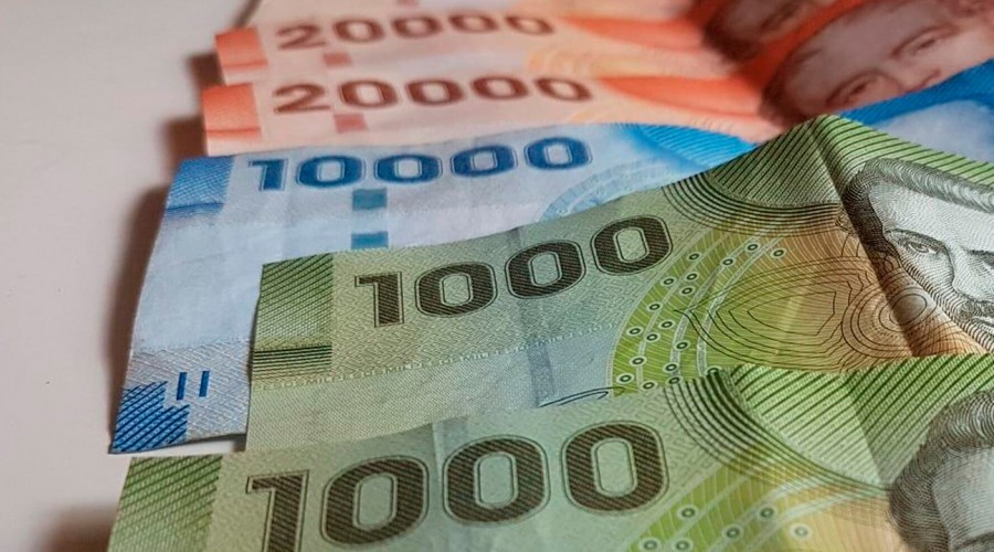 Mega's tweet photo. IFE laboral otorgará desde $100 mil hasta $300 mil: Te contamos quienes recibirán el pago más alto >> https://t.co/LkLKxZ4mmh https://t.co/4m33njf5Fr