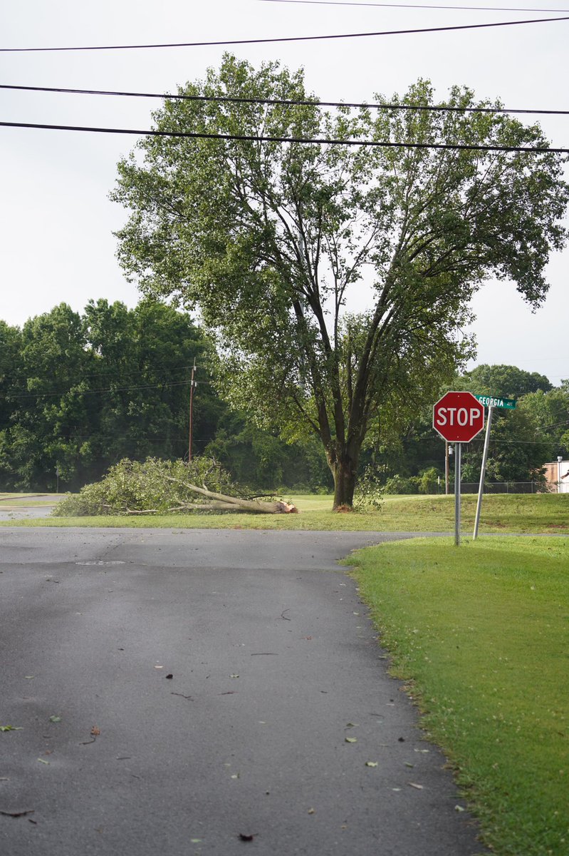 trynsumthin's tweet photo. @WBTV_News storm damage in and around Bessemer City NC https://t.co/hLBBLFSvGz