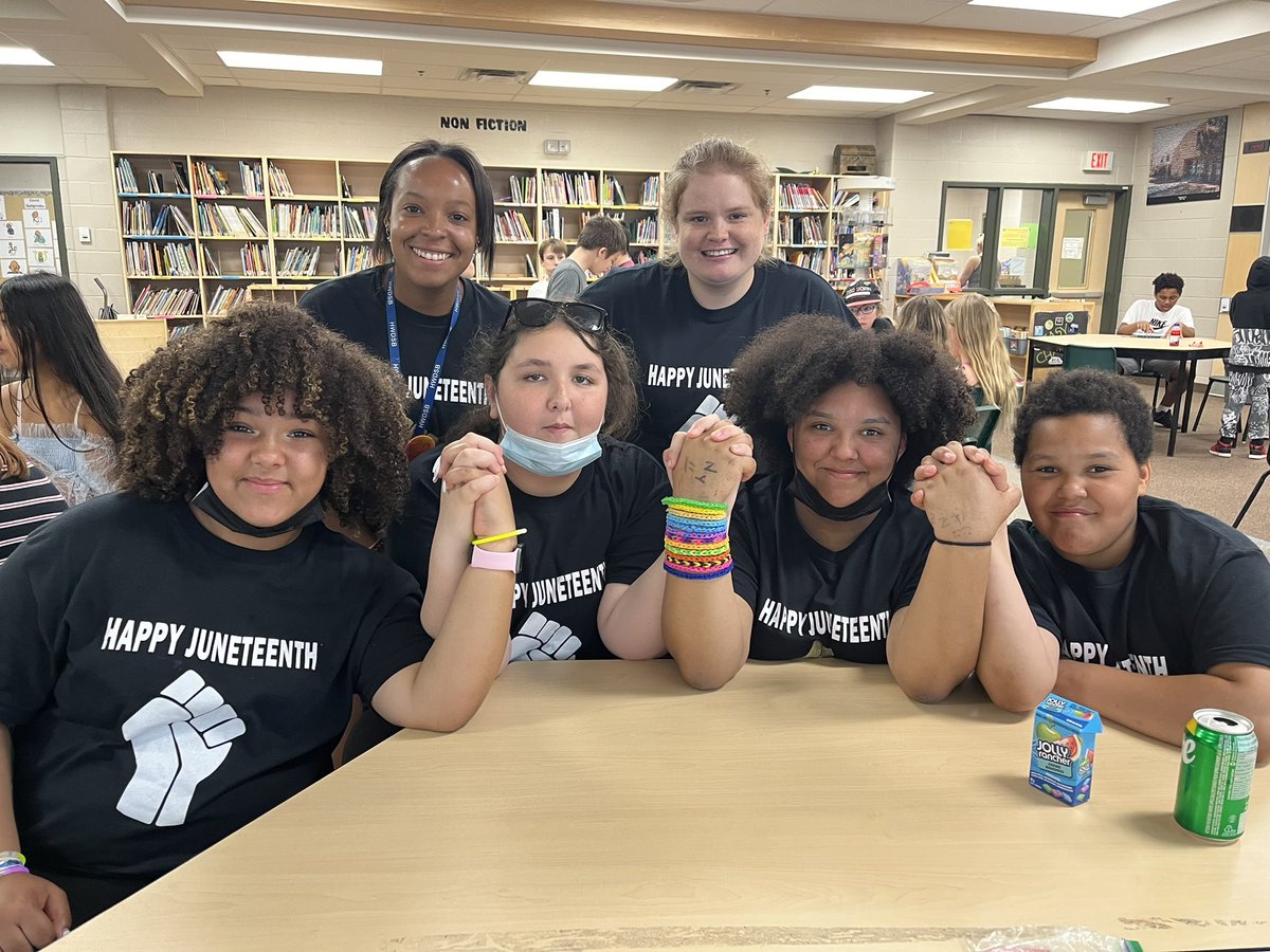 CS_Pinkney's tweet photo. A great way to end the week at @Hillcrest_HWDSB Student voice is alive and well. Today our students and their lead team visited every class to talk to them about combatting anti-black racism in age appropriate ways. Thank you to the staff and parents who have supported this work! https://t.co/Psldal1gEL